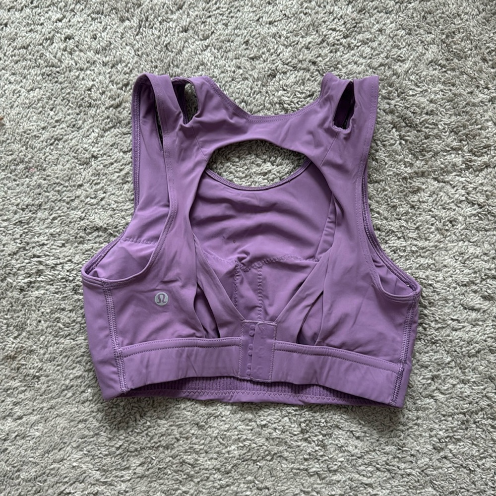Lululemon sports bra